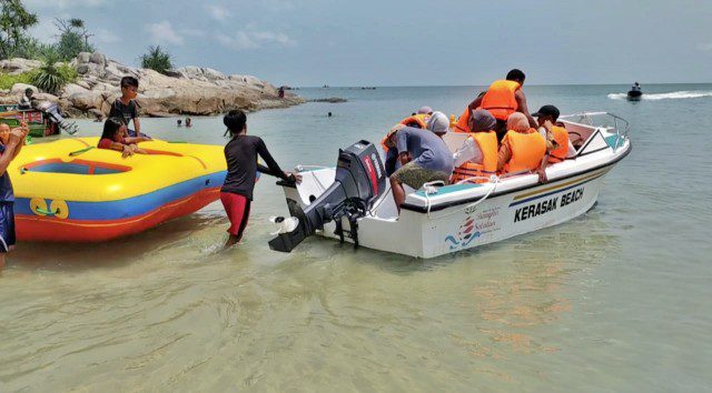 Pantai Tanjung Kerasak Kian Menawan dengan Wahana Permainan Air 1 IMG 20220131 102447 compress41