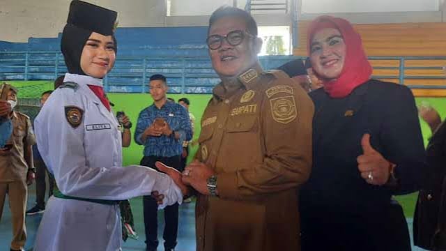 Bupati Minta Paskibraka Basel Laksanakan Tugas dengan Baik dan Benar 2 IMG 20220816 002050