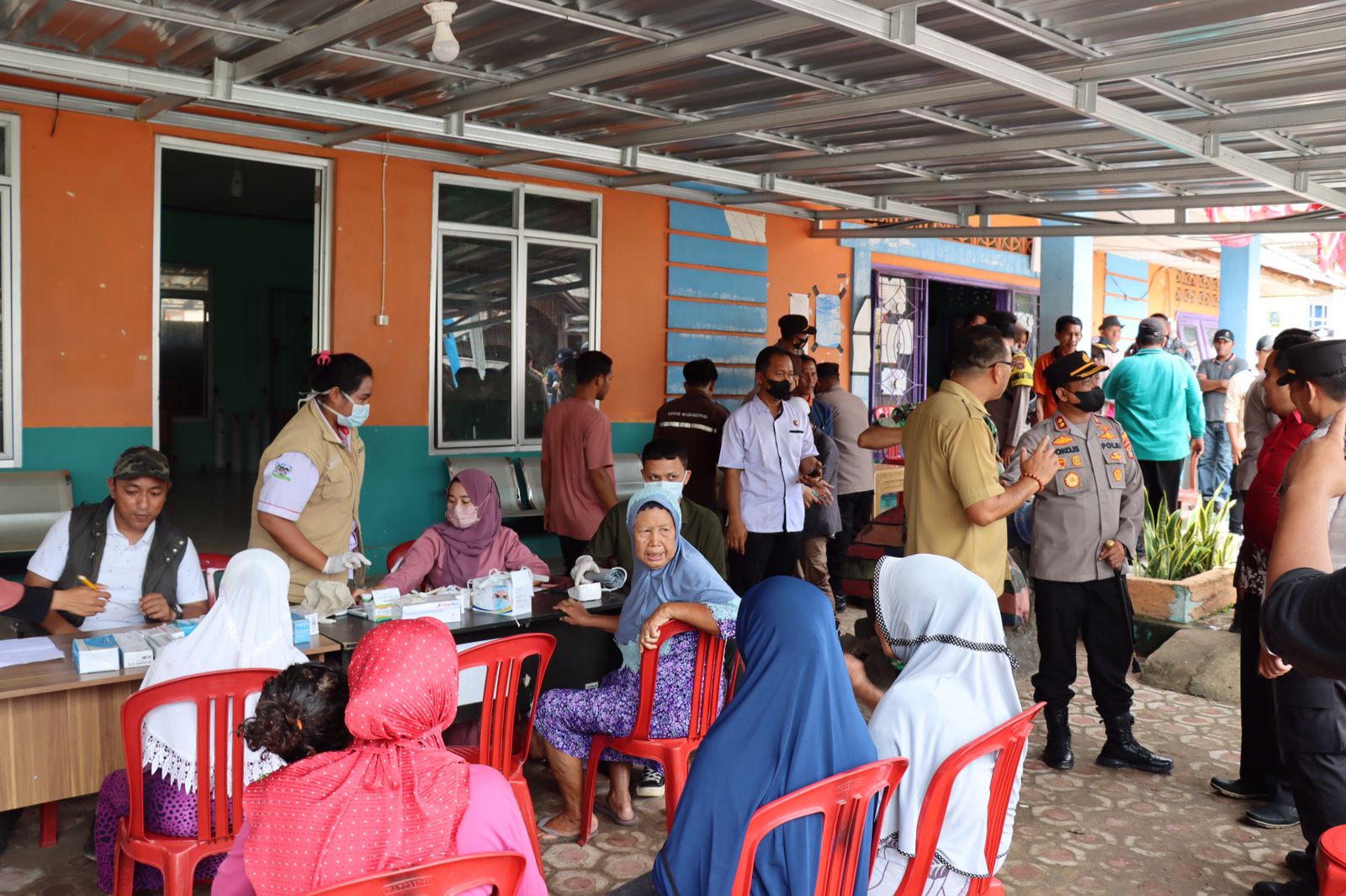 Kapolres Basel Kunjungi Tanjung Labu, Salurkan Bansos Hingga Pengobatan Gratis 4 IMG 20220920 WA0023