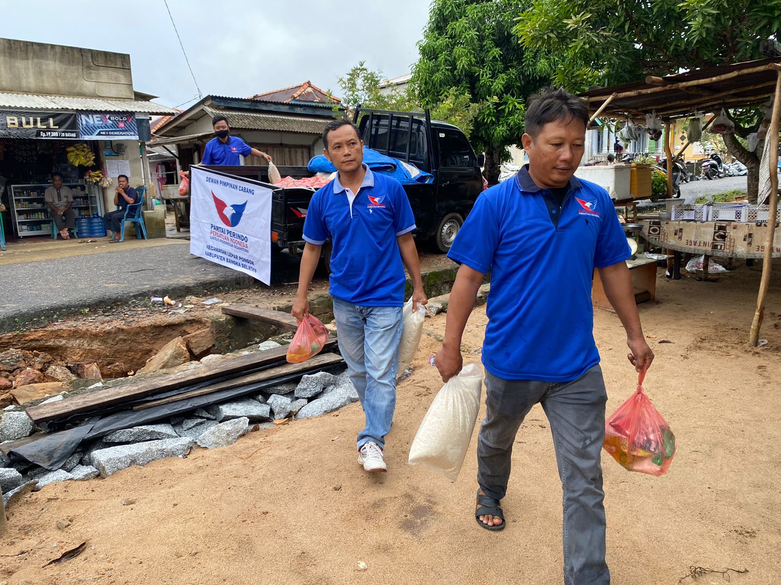 Partai Perindo Basel Salurkan Paket Sembako untuk Korban Banjir Tanjung Labu 3 IMG 20220924 WA0017