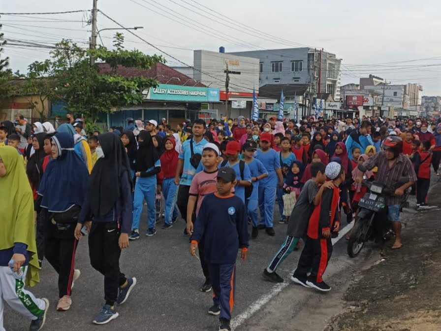 Maryani Raih Sepeda Listrik Jalan Sehat Gebyar Muktamar Muhammadiyah 5 IMG 20221022 154955