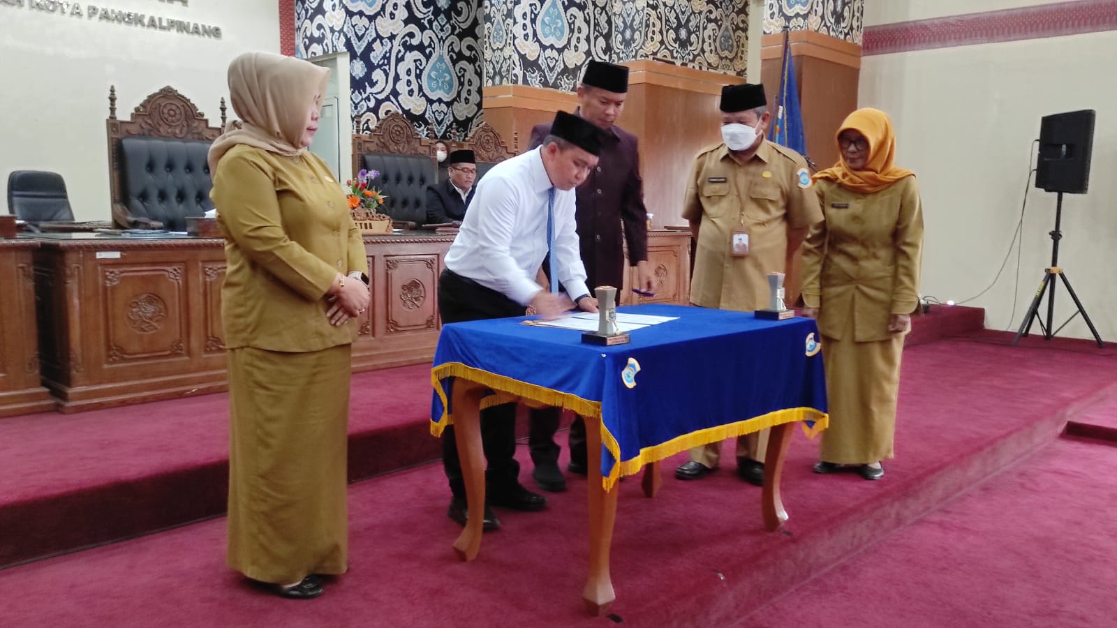 Walikota Pangkalpinang Hadiri Paripurna Persetujuan Nota Keuangan dan Raperda APBD 2023 2 IMG 20221031 WA0051