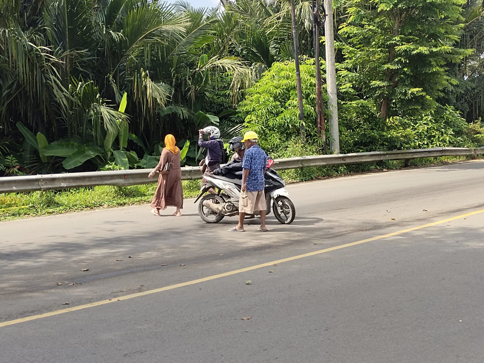 Satu Pengendara Motor Terjatuh Akibat Tumpahan Solar di Tikung Maut Toboali 2 IMG 20230621 094906 2