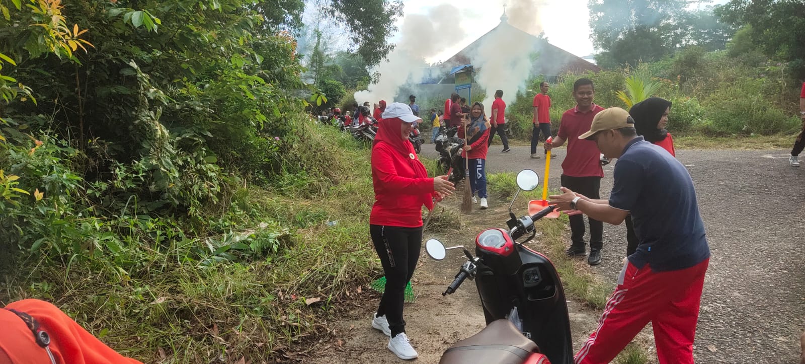 Jaga Daya Tarik, Pemkab Bangka Selatan Bersih-bersih Kawasan Wisata Batu Kapur 3 83be43cdc637c7120791becc7f0f8b38d3ee4f2f3f8741c8a83cd467d3cc31e5.0