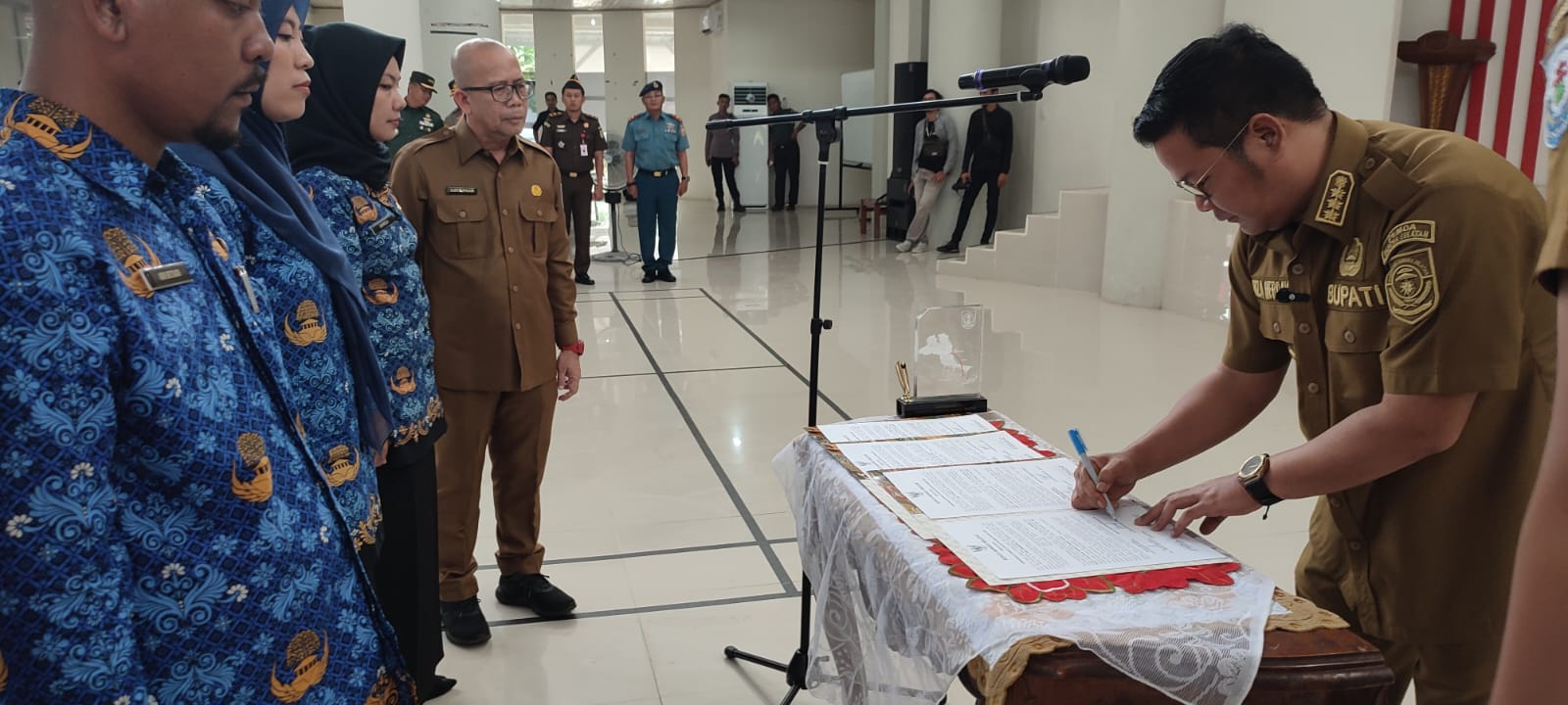 Bupati Bangka Selatan Lantik 365 Pejabat Fungsional, Ini Penekanan Riza Herdavid 1 db99c21d900a06c0cd212e96a2fc332ef6b78bef3b64a600bcc4bfeac99e15b6.0