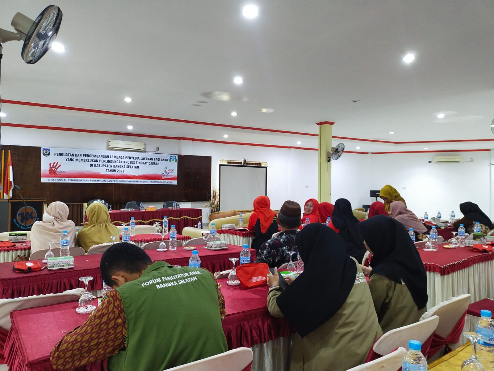 Dinsos Bangka Selatan Sosialisasi Penguatan dan Pengembangan Lembaga Penyedia Layanan Bagi Anak 2 edb8b8f3f650928e80051cc43b0ecee8c71cd9f862d95787855f827a89d96feb.0
