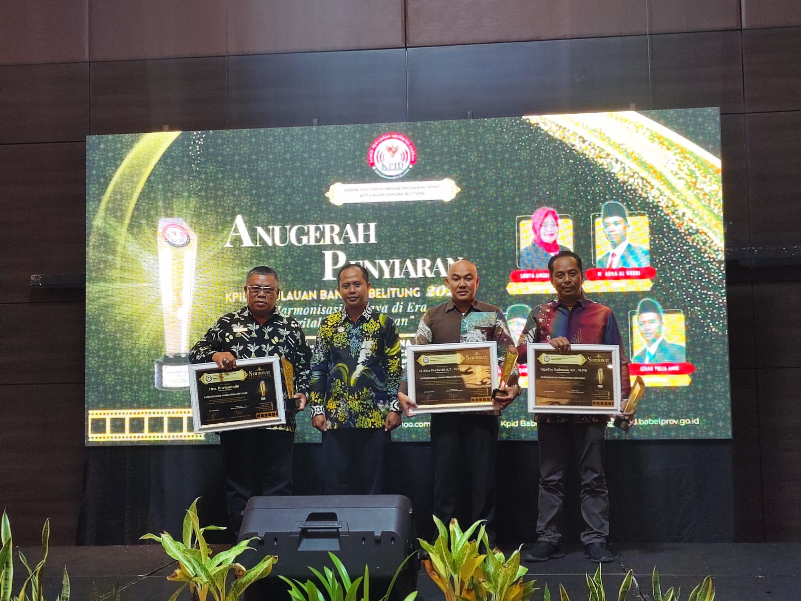 Bupati Bangka Selatan Riza Herdavid Sabet Penghargaan dari KPID Bangka Belitung 3 IMG 20231207 WA0008