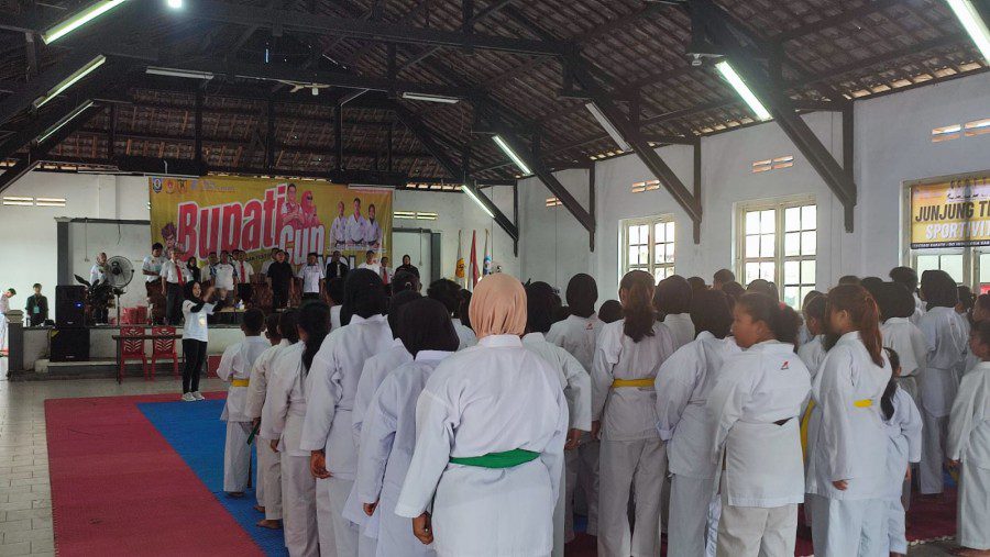 Kadisparpora Buka Kejurkab Karate Piala Bupati Bangka Selatan 2 000000b1