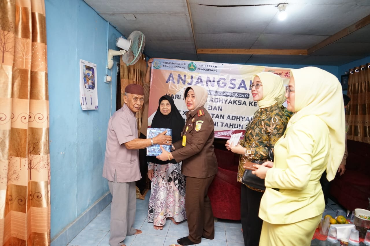 Kajari Pangkalpinang Kunjungi Panti Asuhan Utsman Bin Affan 1 1000114532