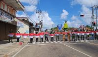 Kesbangpol Bangka Selatan Bagikan 1000 Bendera Merah Putih 6 1000170781