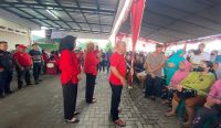 Molen - Hakim dan PDI Perjuangan Gelar Baksos Tebus Beras Murah di Bukit Intan 2 1000209379