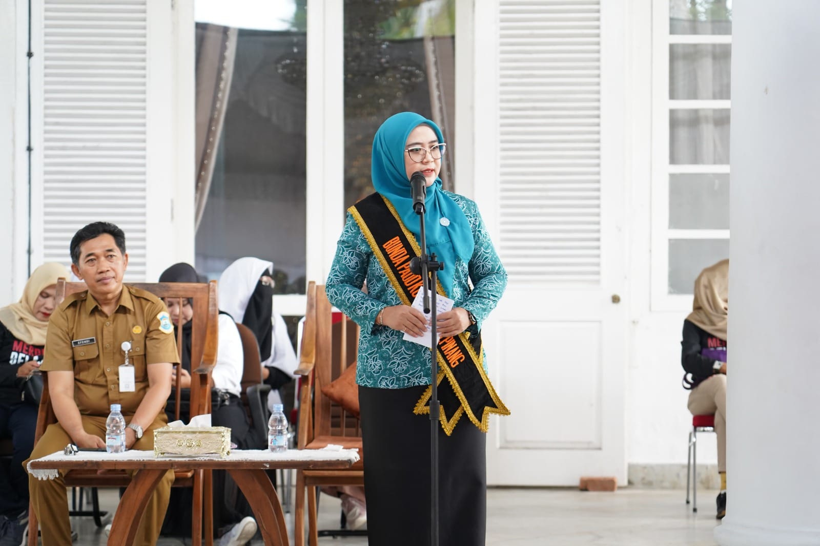 Bunda PAUD Pangkalpinang Ajak Anak-Anak Berkreasi Lewat Kegiatan Kolase 2 1000224724