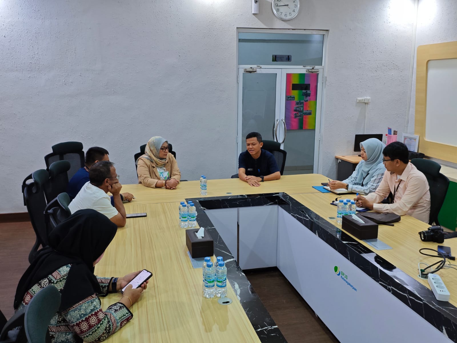 Ombudsman Babel Soroti Komitmen Pemda dalam Perlindungan Jaminan Sosial Ketenagakerjaan 2 Ombudsman Babel melakukan audiensi kerja di Kantor BPJS Ketenagakerjaan Cabang Pangkalpinang pada Jumat, 13 Desember 2024. Sumber foto: Ombudsman Babel.