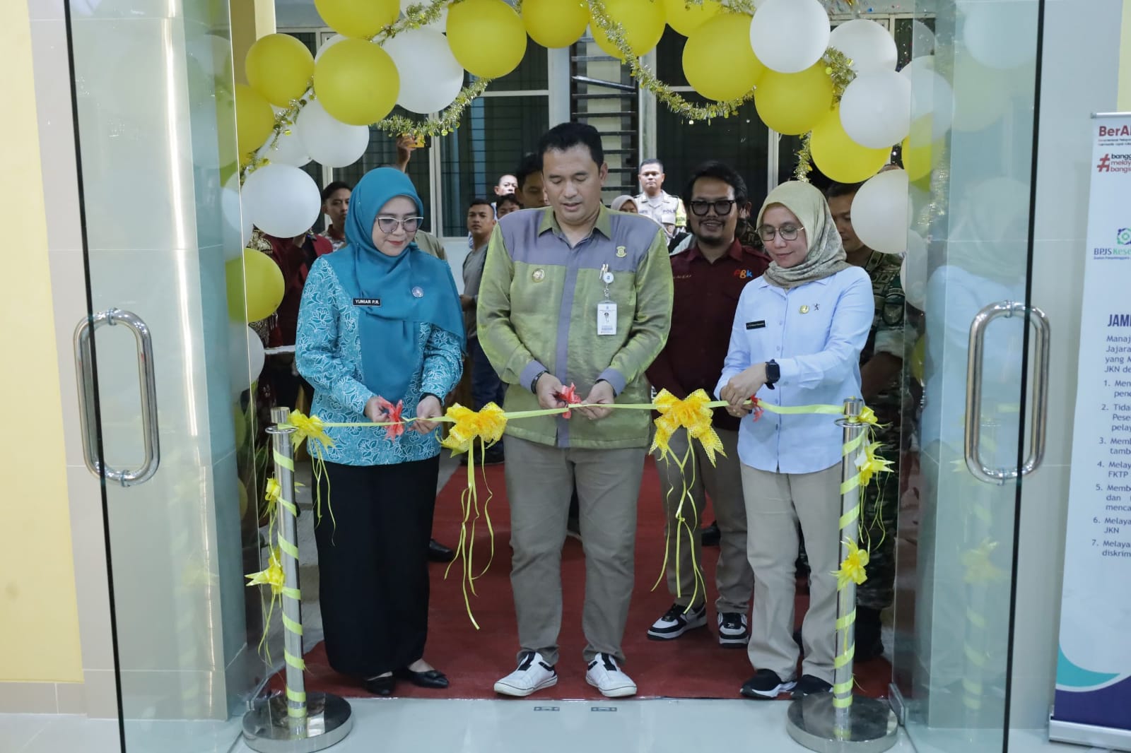 Pj Wali Kota Pangkalpinang Resmikan Gedung Baru Puskesmas Air Itam 2 Penjabat (Pj) Wali Kota Pangkalpinang, Budi Utama, meresmikan gedung baru Unit Pelaksana Teknis Daerah (UPTD) Puskesmas Air Itam di Jalan Raya Pasir Padi, Kecamatan Bukit Intan, pada Jumat (27/12/2024).