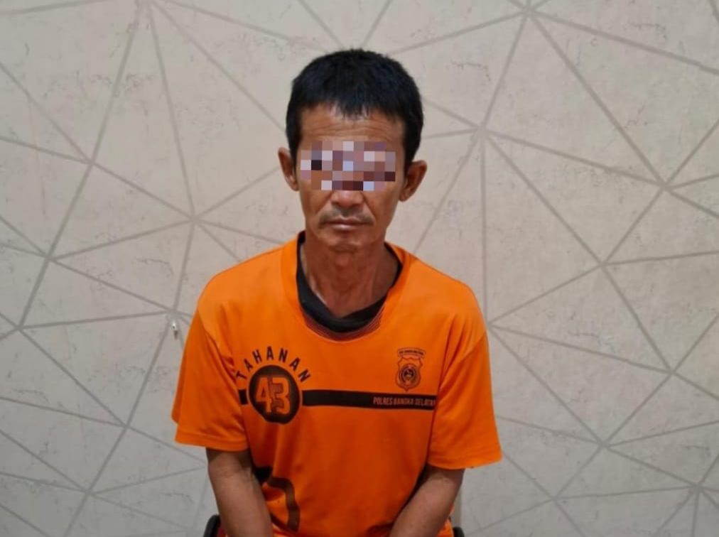Tersangka Agus saat diamankan di Polres Bangka Selatan. Sumber foto: Humas Polres Bangka Selatan.