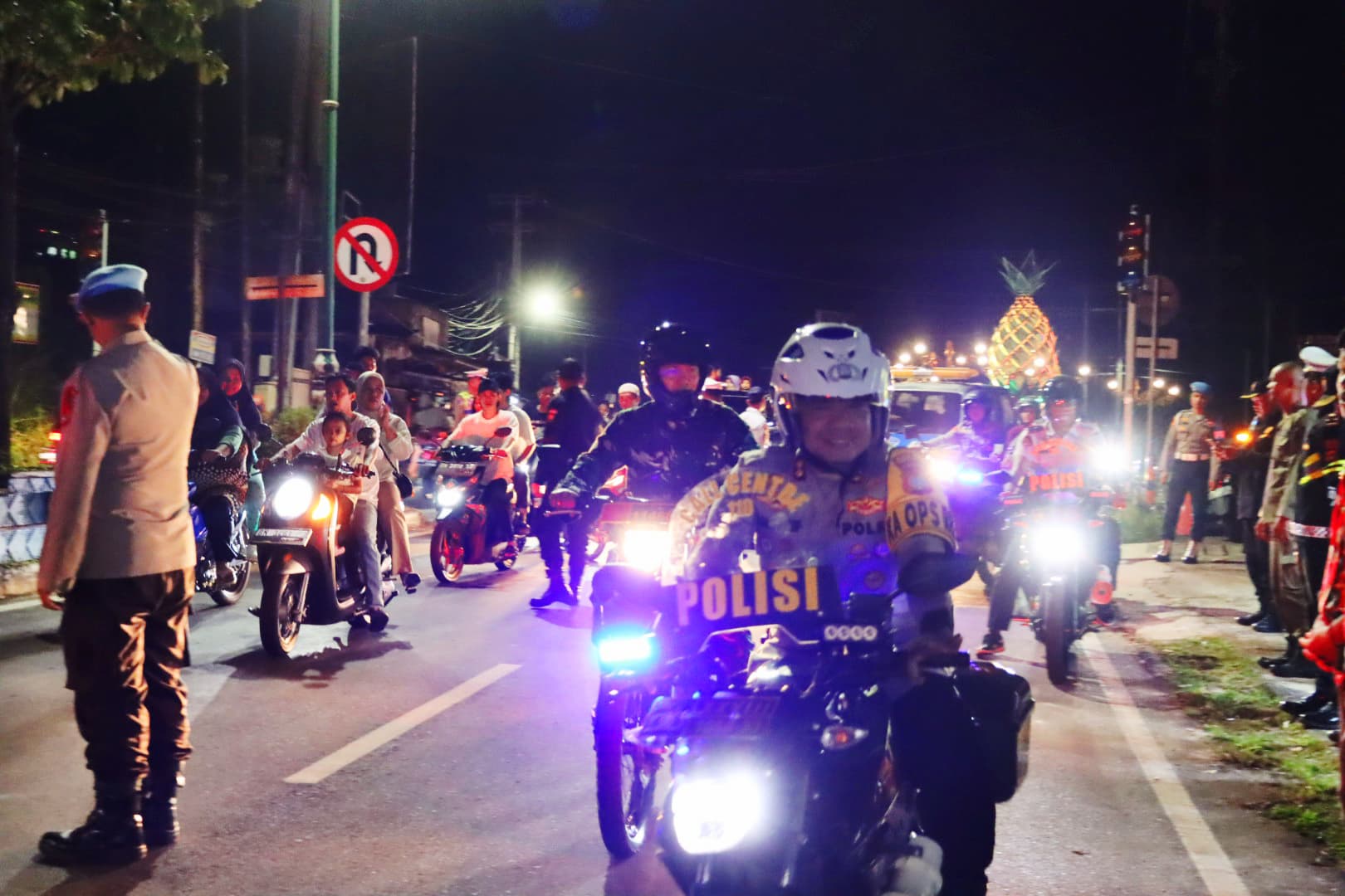Jelang Idul Fitri 2025, Forkopimda Bangka Selatan Gelar Patroli Malam Takbiran 2 Sumber foto: Humas Polres Bangka Selatan.