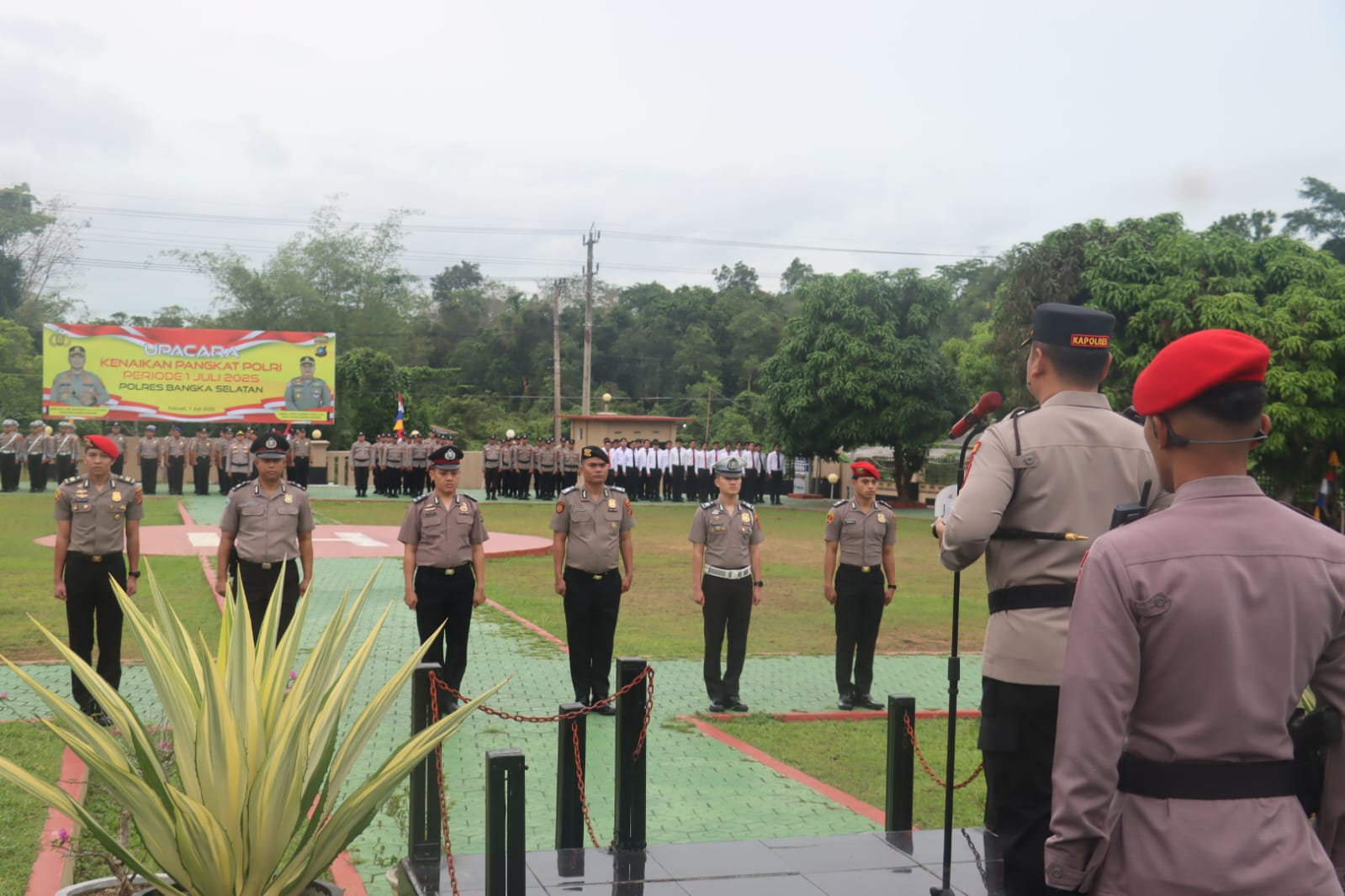 Kapolres Bangka Selatan Ingatkan Tanggung Jawab Usai 36 Personel Naik Pangkat 2 Sumber foto: istimewa/Seksi Humas Polres Bangka Selatan.