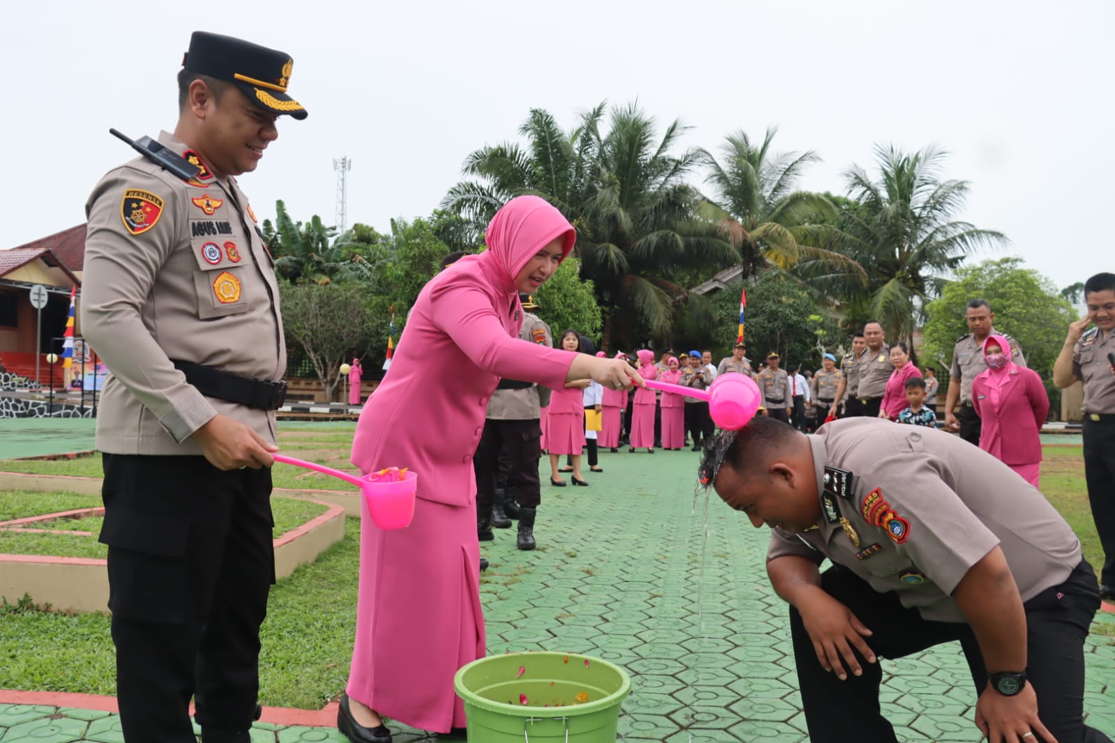 Kapolres Bangka Selatan Ingatkan Tanggung Jawab Usai 36 Personel Naik Pangkat 3 Sumber foto: istimewa/Seksi Humas Polres Bangka Selatan.