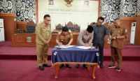 DPRD Setujui Perubahan APBD Pangkalpinang 2025, Pj Wali Kota Apresiasi Komitmen Dewan 5 Rapat Paripurna ke-XX Masa Persidangan III Tahun 2025 yang digelar di ruang rapat utama DPRD Kota Pangkalpinang, Senin (21/07/2025). Sumber foto: istimewa.