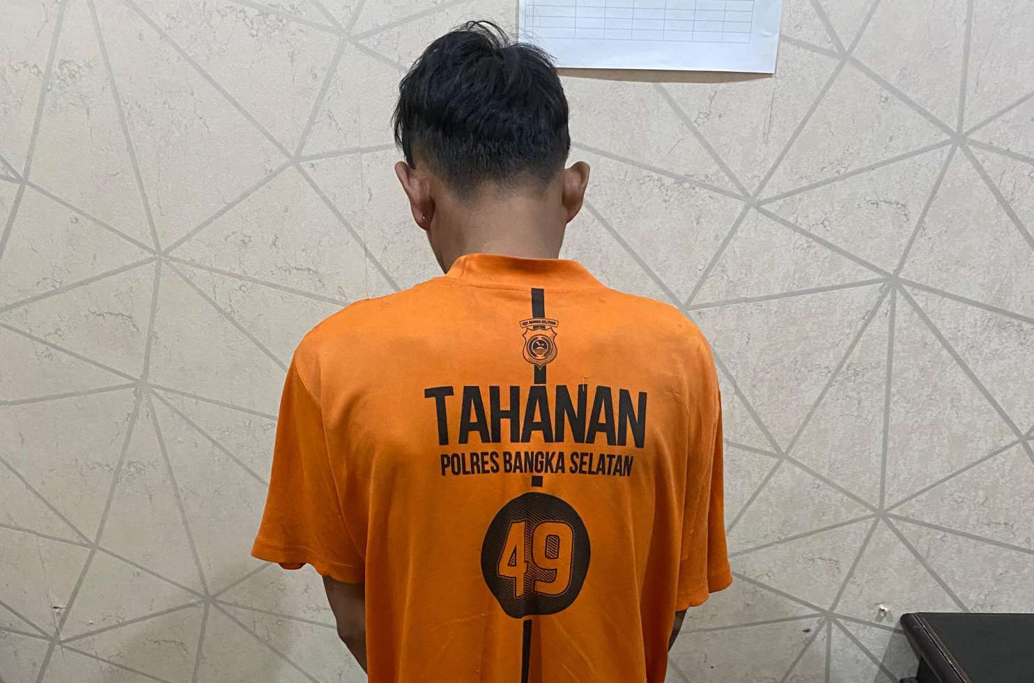 Satuan Reserse Narkoba (Satresnarkoba) Polres Bangka Selatan kembali mengungkap kasus dugaan tindak pidana narkotika di wilayah Kecamatan Toboali. Seorang pria berinisial RD alias Indo (27). Kredit foto: Humas Polres Bangka Selatan.