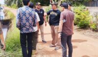 Penelusuran dipimpin langsung Kepala Bidang Sumber Daya Air (SDA) Dinas PUPR Bangka Selatan, Andri, ST, dengan melibatkan anggota Satpol PP, dan Ketua GP3A Tahang, HS. Sumber foto: istimewa.