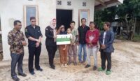 Wabup Bangka Selatan Serahkan Kunci Rumah Layak Huni Baznas 4 Kredit foto: Pemkab Bangka Selatan.