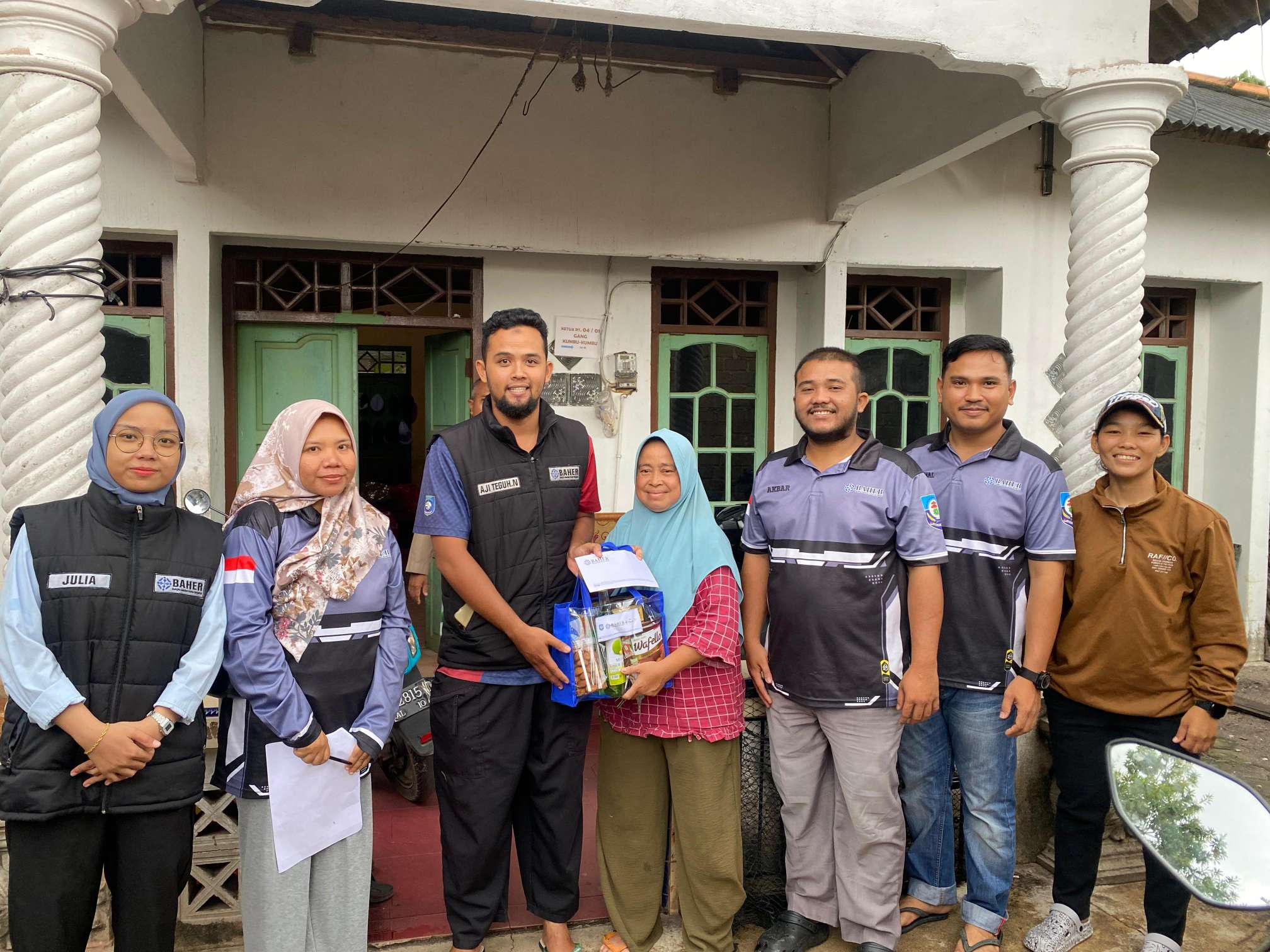 Tim BAHER Salurkan Parcel Ramadhan dan Santunan kepada 24 Guru Ngaji di Pesisir Tanjung Ketapang 2 Compress 20260310 174118 8975