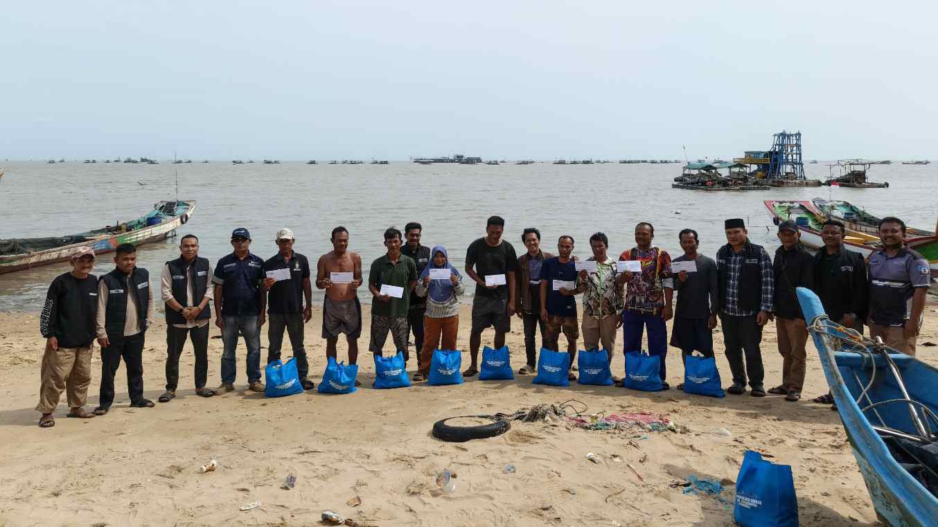 Tim BAHER Bagikan 23 Paket Sembako untuk Nelayan Pesisir Toboali 1 Compress 20260814 163349 9295