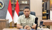 Kepala Badan Gizi Nasional (BGN) Sudaryono saat memberikan keterangan terkait penutupan sementara 1.999 dapur SPPG program Makan Bergizi Gratis (MBG) yang belum mendaftarkan Sertifikat Laik Higiene Sanitasi (SLHS). (Foto: Biro Hukum dan Humas BGN).