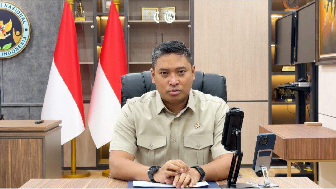 BGN Tutup Sementara 1.999 Dapur MBG, Ini Alasannya! 1 Kepala Badan Gizi Nasional (BGN) Sudaryono saat memberikan keterangan terkait penutupan sementara 1.999 dapur SPPG program Makan Bergizi Gratis (MBG) yang belum mendaftarkan Sertifikat Laik Higiene Sanitasi (SLHS). (Foto: Biro Hukum dan Humas BGN).