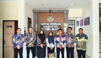 Tim Ombudsman RI Perwakilan Provinsi Kepulauan Bangka Belitung foto bersama jajaran Kantor Imigrasi Kelas II TPI Tanjung Pandan usai pengambilan data Penilaian Maladministrasi Penyelenggaraan Pelayanan Publik Tahun 2026 di Kabupaten Belitung. (Foto: Dok. Ombudsman RI Perwakilan Babel).