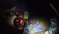 Ngeri! Pemuda 19 Tahun Diterkam Buaya di Belinyu, SAR Kerahkan 5 Personel 5 Personel SAR Basarnas Pangkalpinang bersiaga di lokasi kejadian, kolong Desa Kusam, Kecamatan Belinyu, saat operasi pencarian korban yang diterkam buaya berlangsung di tengah kegelapan, Sabtu (26/9/2026) malam. (Foto: Istimewa/Basarnas Pangkalpinang).