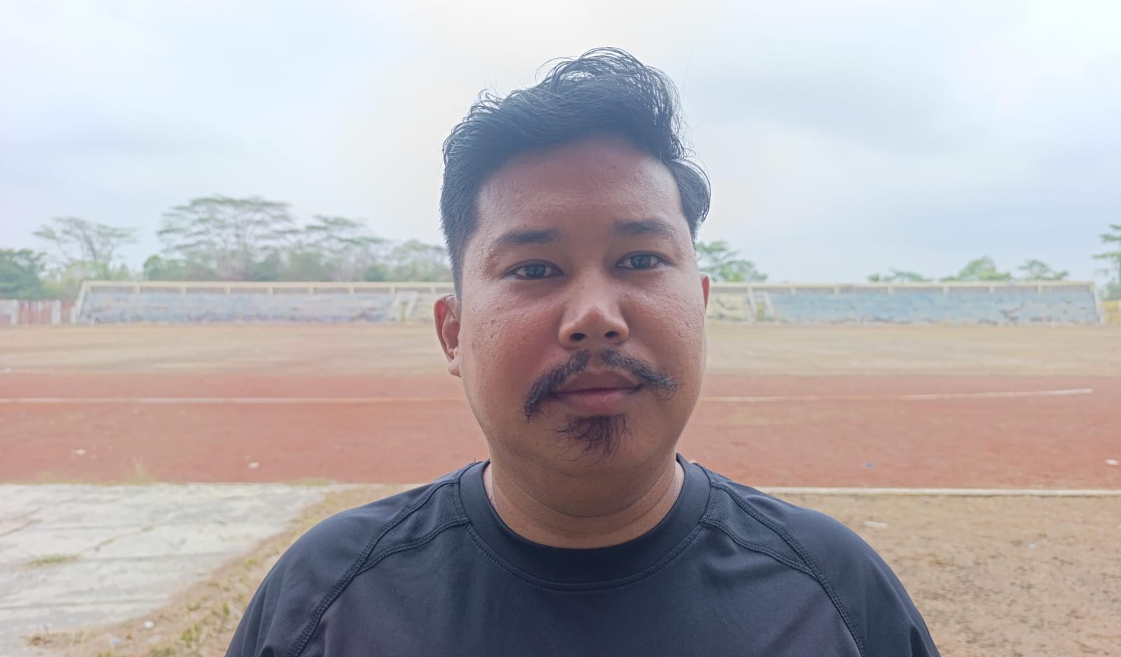 Sepak Bola Bangka Selatan Menang Uji Coba, Tim Basel Kebut TC Jelang Porprov 2026 1 Ketua Seksi Wartawan Olahraga (SIWO) PWI Bangka Selatan, Leo Martin. (Foto: Lew).